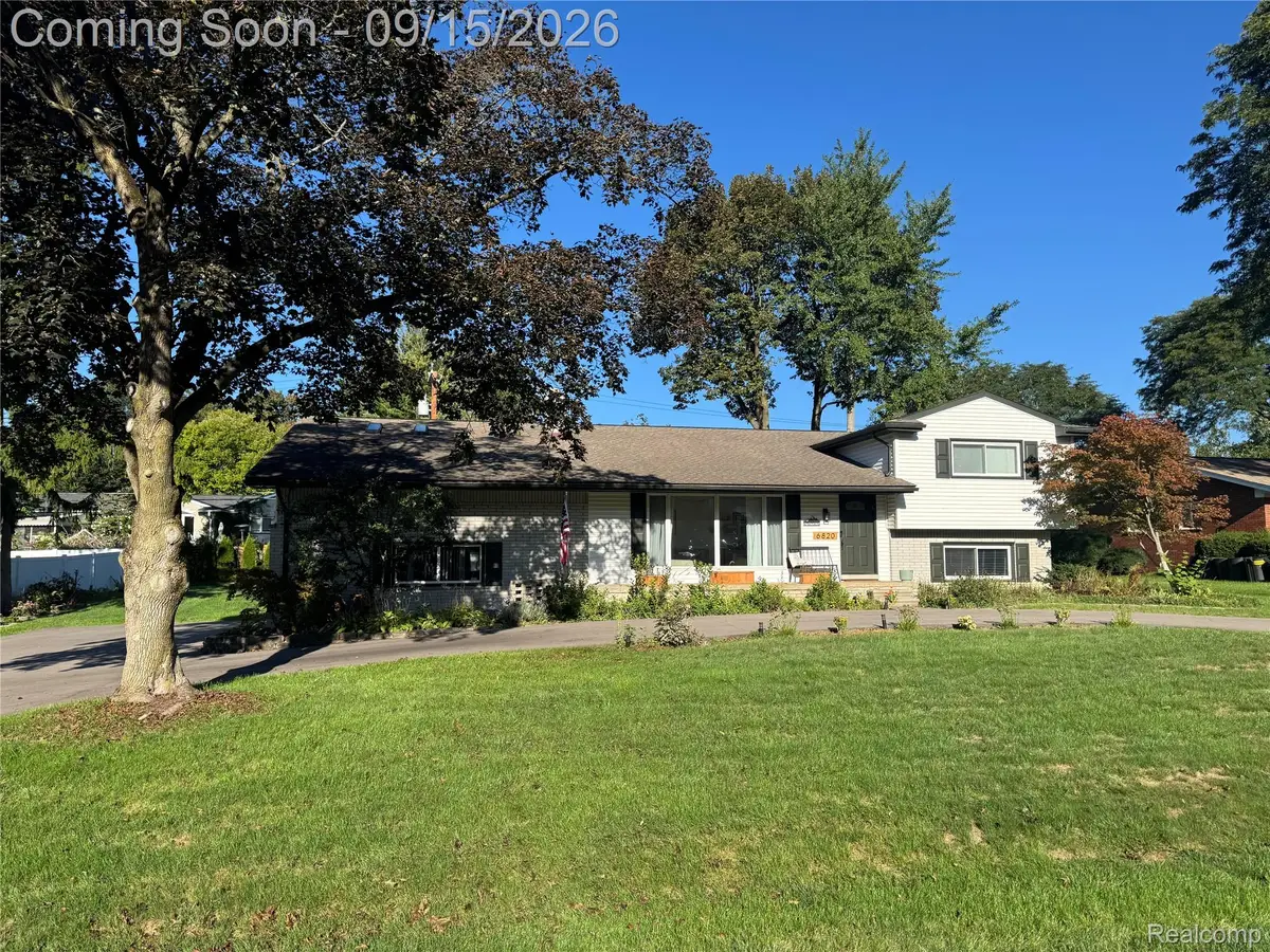 6820 White Pine Drive, Bloomfield, MI 48301 - #1