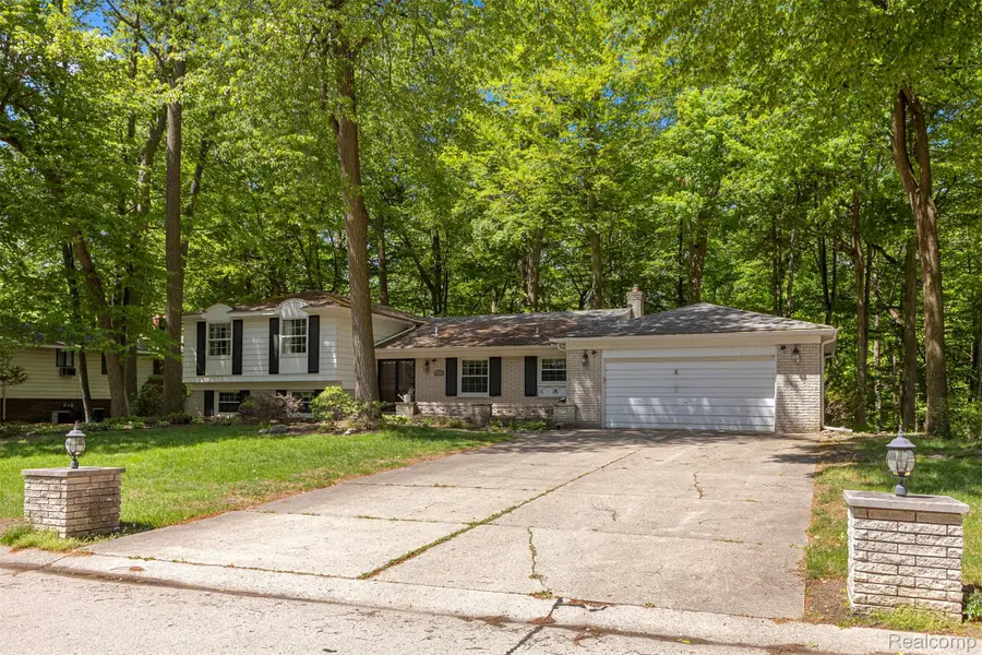 21257 Woodfarm Drive, Northville, MI 48167 - #2