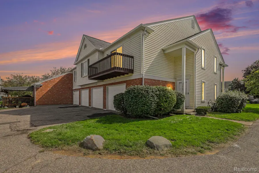 37407 Stonegate Circle, Clinton Township, MI 48036 - #2