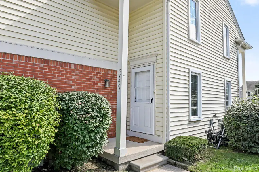 37407 Stonegate Circle, Clinton Township, MI 48036 - #3