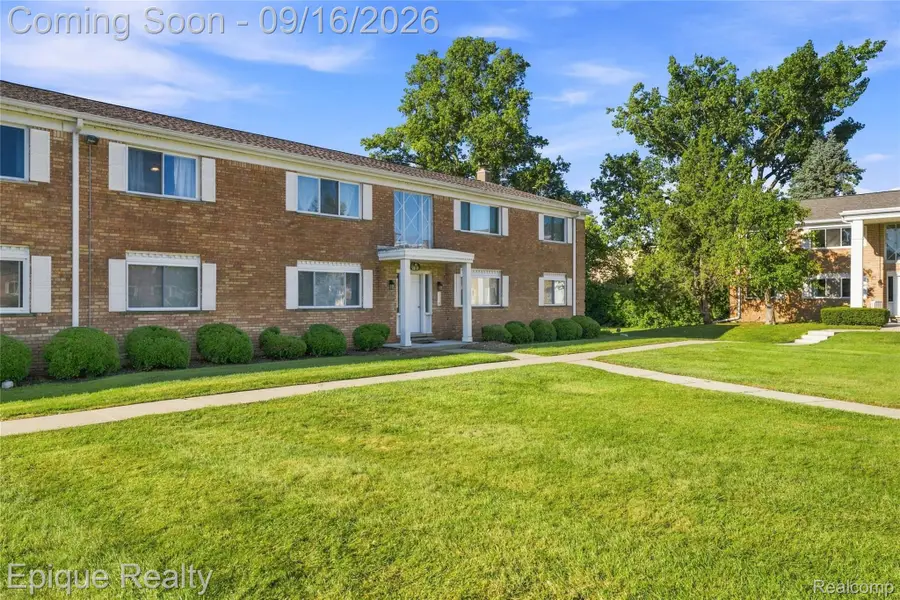 801 W Long Lake Road #7, Bloomfield, MI 48302 - #2