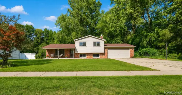 2877 Burgess Hill Drive, Waterford, MI 48329