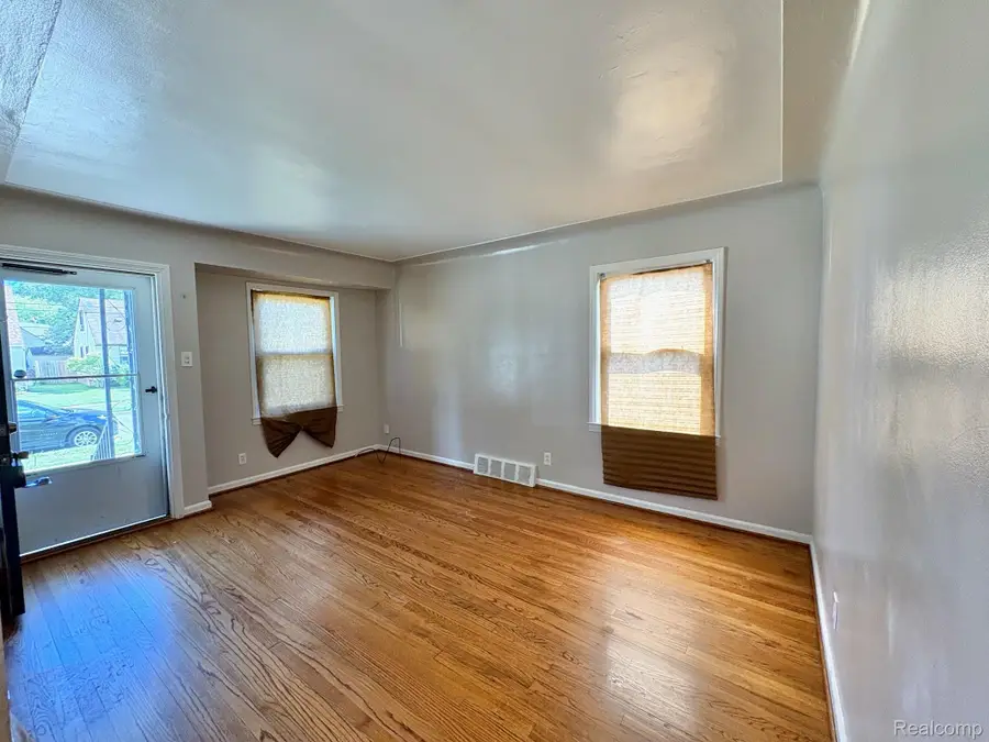 21311 Beechwood Avenue, Eastpointe, MI 48021 - #3