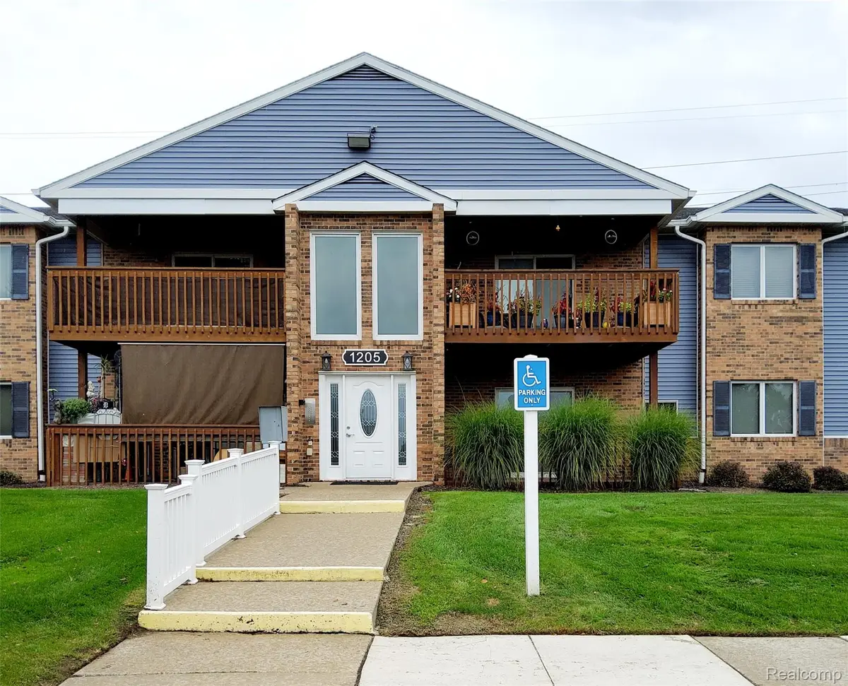 1205 Harbour Drive #35, Trenton, MI 48183 - #1