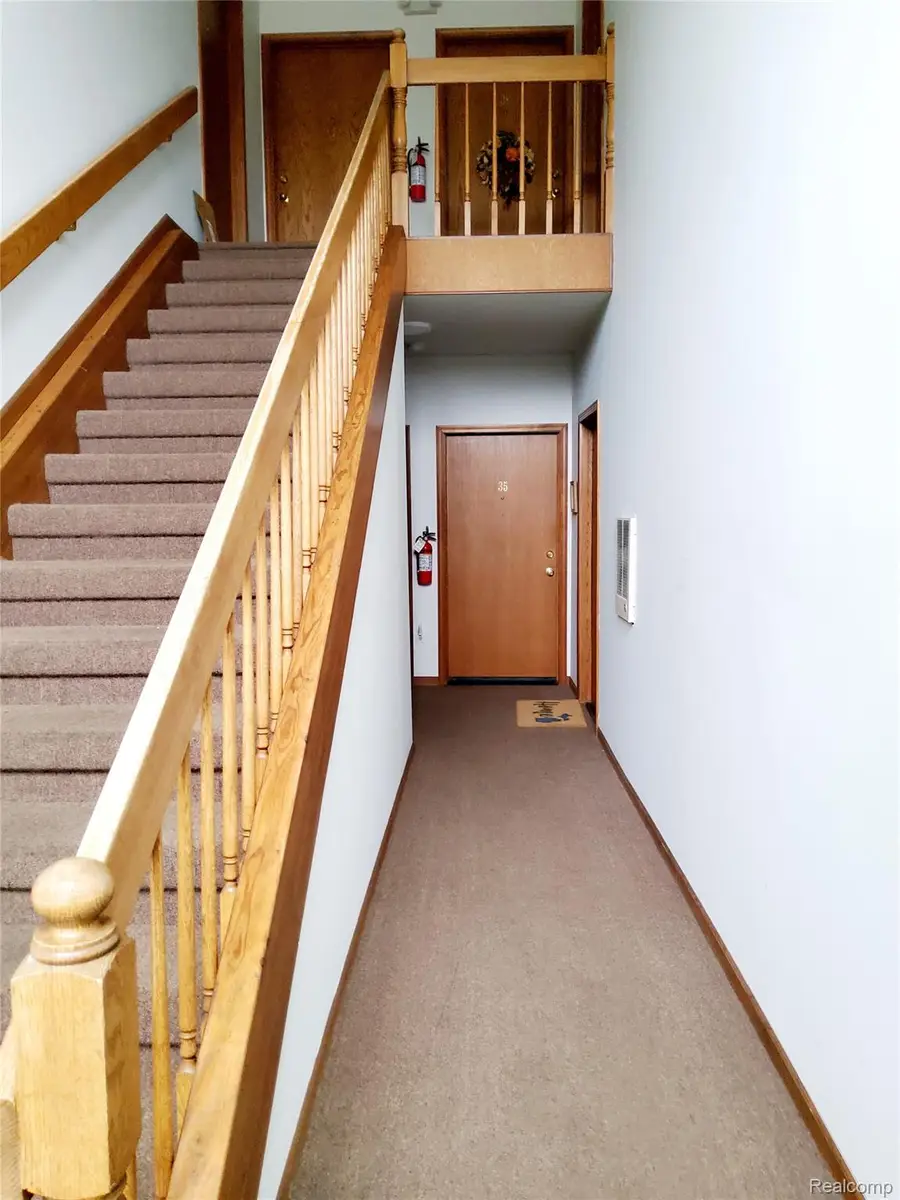 1205 Harbour Drive #35, Trenton, MI 48183 - #3