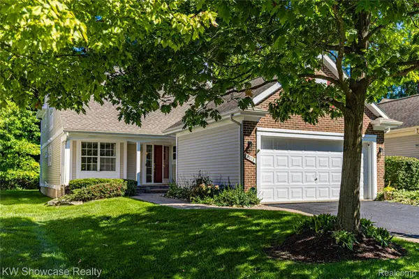 5373 Forest Ridge Drive, Clarkston, MI 48346