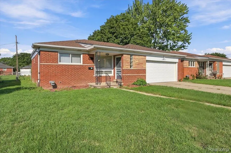 28621 Gilbert Drive, Warren, MI 48093 - #2