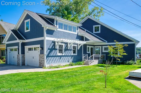3338 Apache Trail, Pinckney, MI 48169