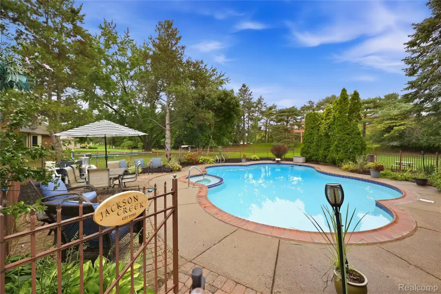 4735 Bentley Drive, Troy, MI 48098 - #3