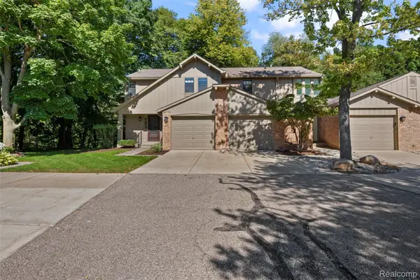 1830 Streamedge Court, RochesterHills, MI 48309