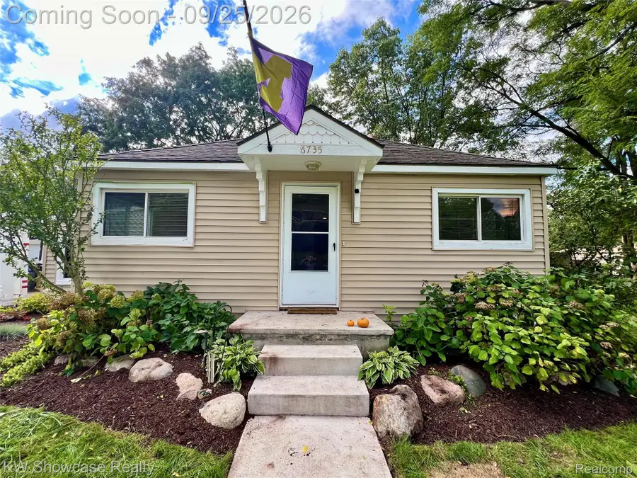 6735 Cooley Lake Road, West Bloomfield, MI 48324 - #2