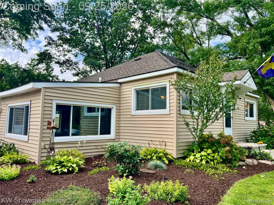 6735 Cooley Lake Road, West Bloomfield, MI 48324 - #3