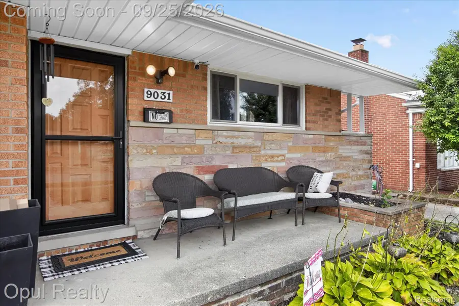 9031 Laurel Street, Livonia, MI 48150 - #3