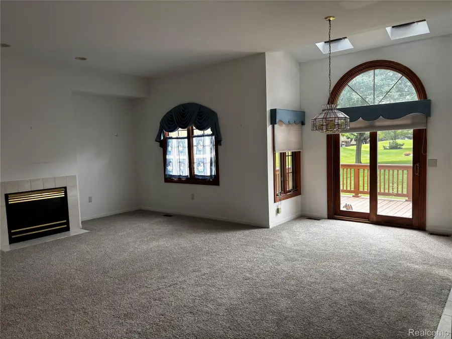 2161 Crystal Drive #8, Rochester Hills, MI 48309 - #3