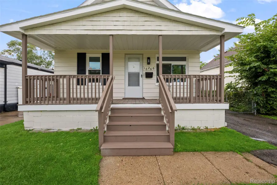 16266 Evergreen Avenue, Eastpointe, MI 48021 - #3