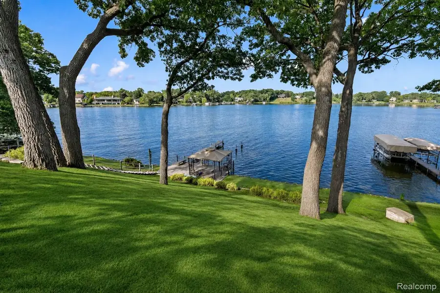 01879 Long Pointe Drive, Bloomfield, MI 48302 - #3