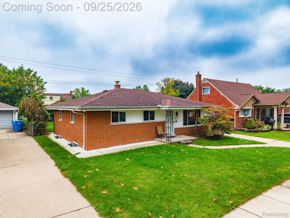 20811 Crestmont Lane, Dearborn Heights, MI 48127 - #1