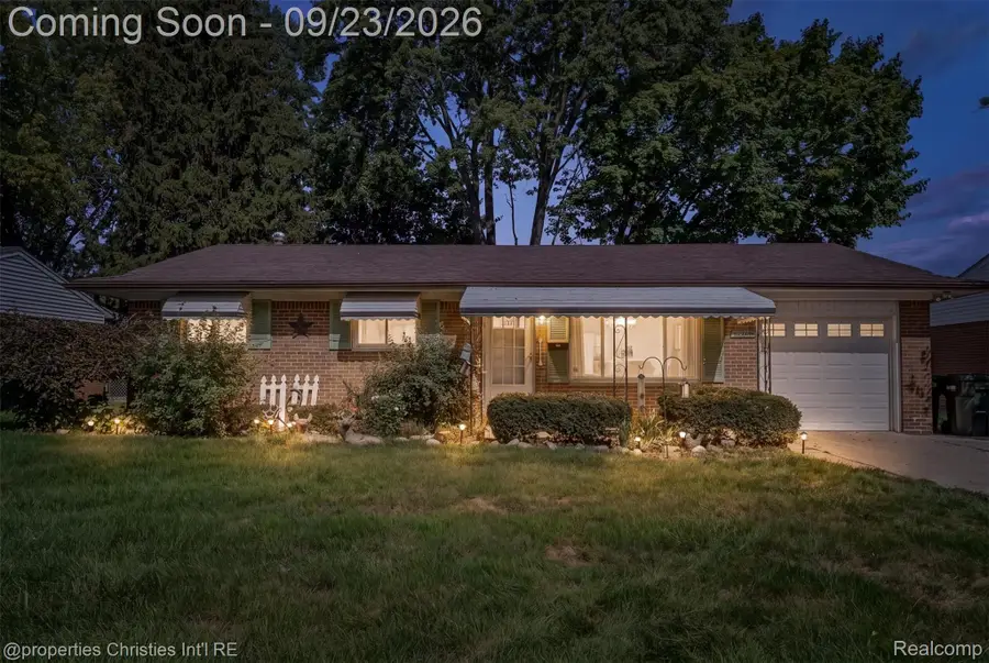 11283 Plumridge Boulevard, Sterling Heights, MI 48313 - #2