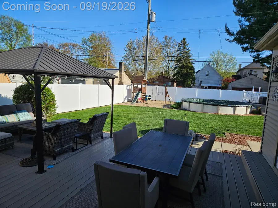 511 Elm Street, Wyandotte, MI 48192 - #2