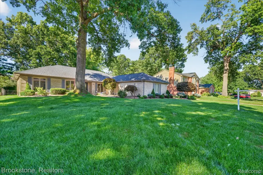 11921 Raintree Court, Shelby, MI 48315 - #3