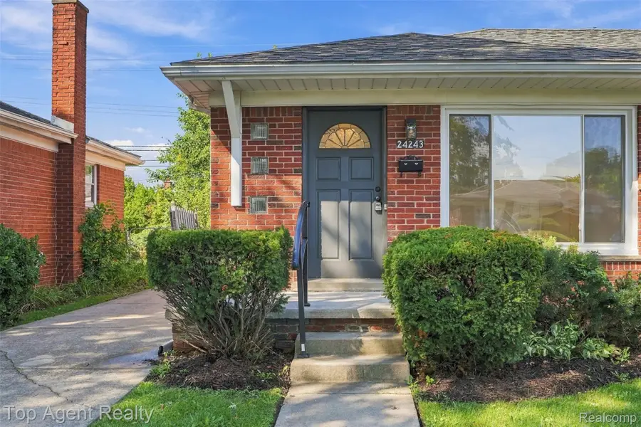 24243 Petersburg Avenue, Eastpointe, MI 48021 - #2