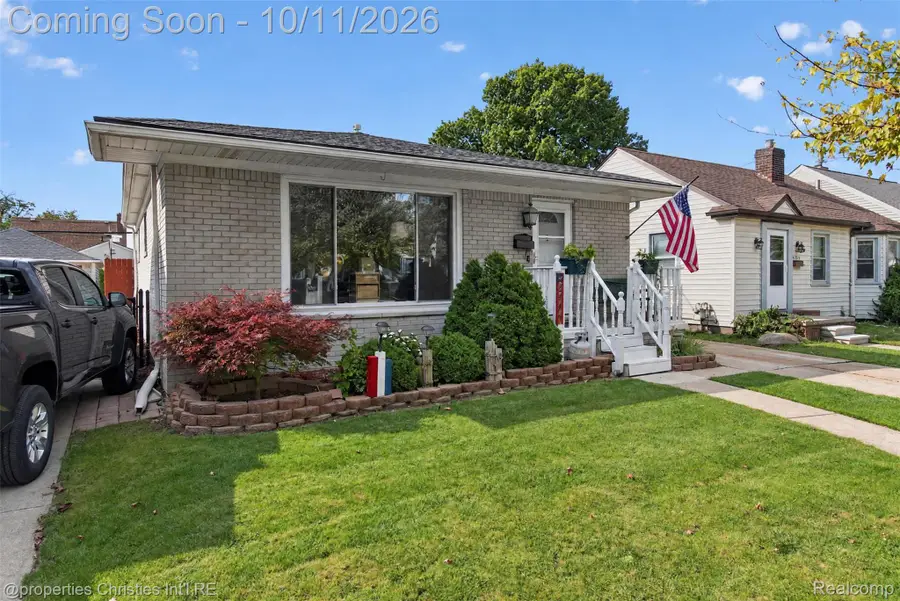 6746 Robinson Avenue, Allen Park, MI 48101 - #2