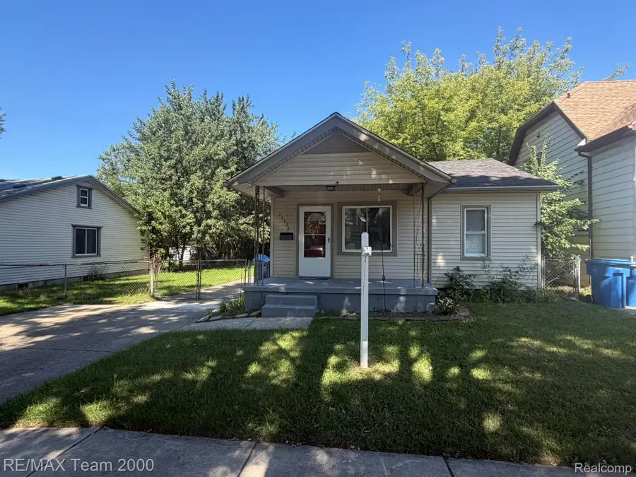 25526 New York Street, Dearborn Heights, MI 48125 - #2