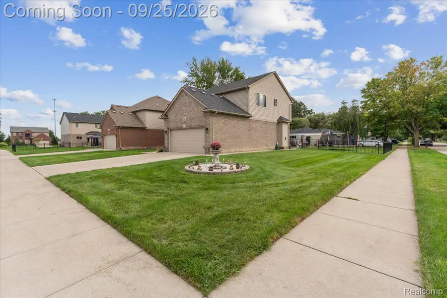 5504 Caden Court, Sterling Heights, MI 48310 - #2
