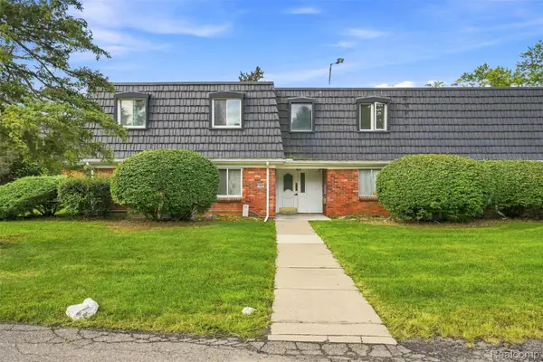 1836 Colonial Village Way, Waterford, MI 48328