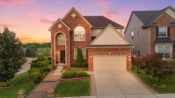 4810 E Stonegate Circle, LakeOrion, MI 48359