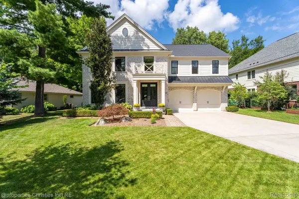1160 Hillside Drive, Birmingham, MI 48009