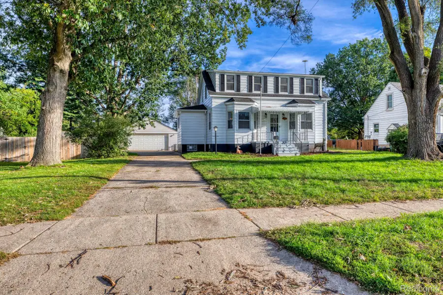 8537 Superior Avenue, Center Line, MI 48015 - #2