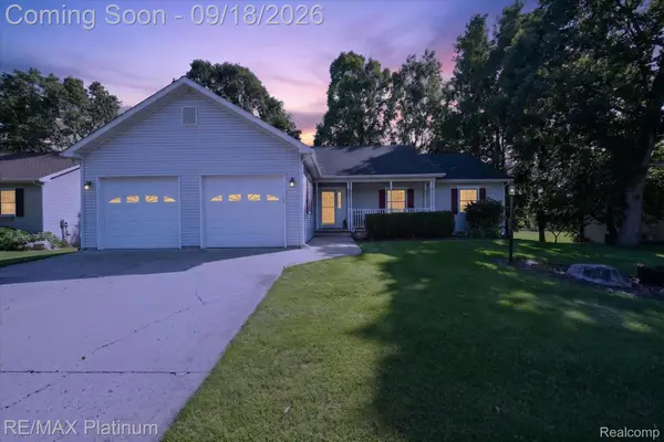 2410 Chestnut Bend, Howell, MI 48855