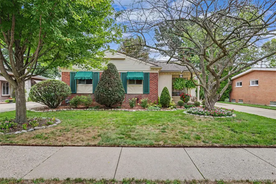7656 N Charlesworth Street, Dearborn Heights, MI 48127 - #2