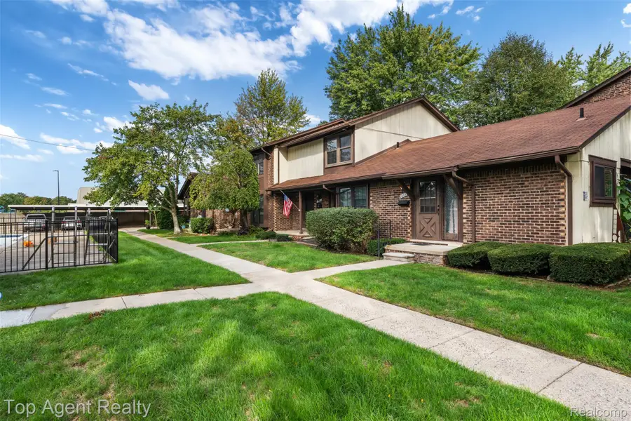 28340 Queens Court, Warren, MI 48093 - #3