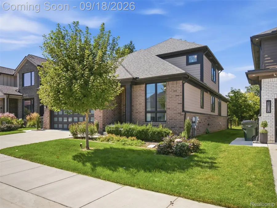 54893 Camden Court, Shelby, MI 48316 - #2