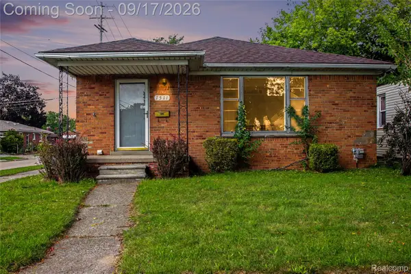 7511 Sterling, CenterLine, MI 48015
