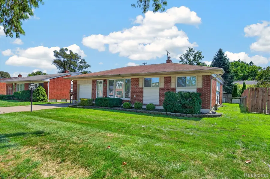 11220 Saar Drive, Sterling Heights, MI 48314 - #2
