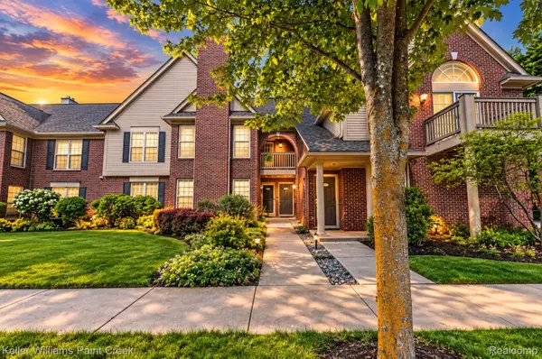 28569 Carlton Way Drive, Novi, MI 48377