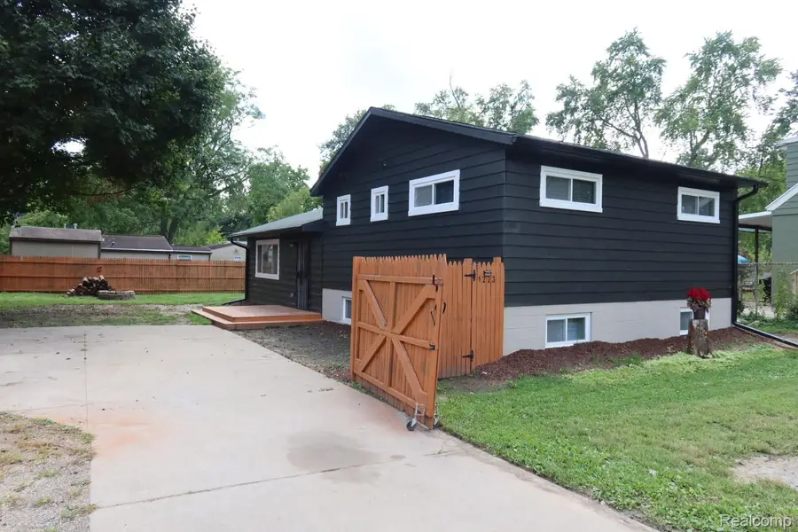 1223 W Miller Road, Lansing, MI 48911 - #2