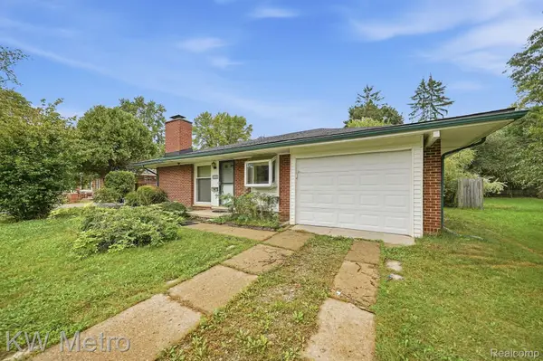 29700 Rock Creek Drive, Southfield, MI 48076