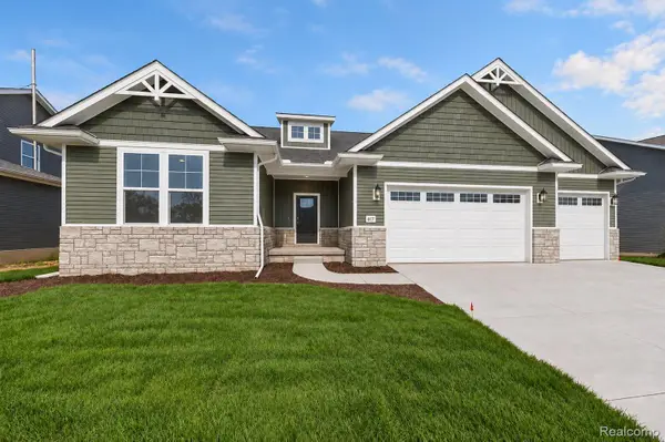 617 Round Rock Drive, Howell, MI 48843