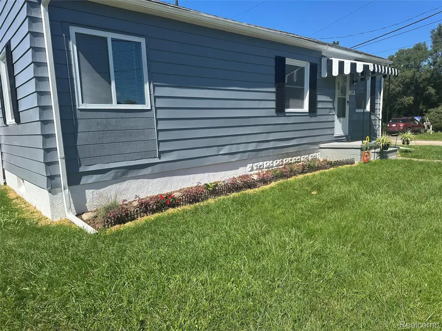 1574 S Graham Road, Flint, MI 48532 - #2