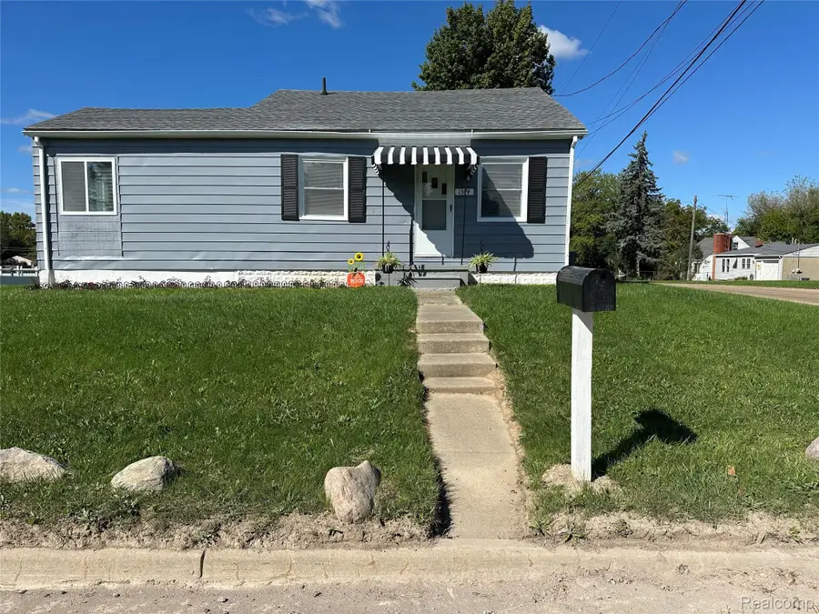 1574 S Graham Road, Flint, MI 48532 - #3