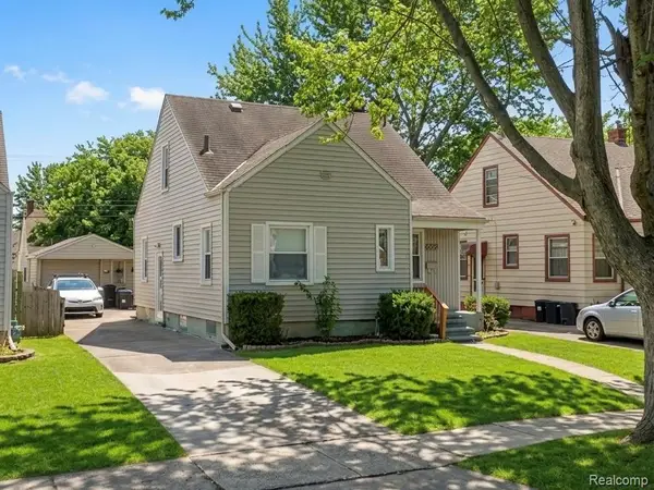 20220 Elkhart Street, HarperWoods, MI 48225