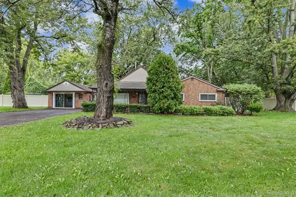 32144 Warren Road, Westland, MI 48185
