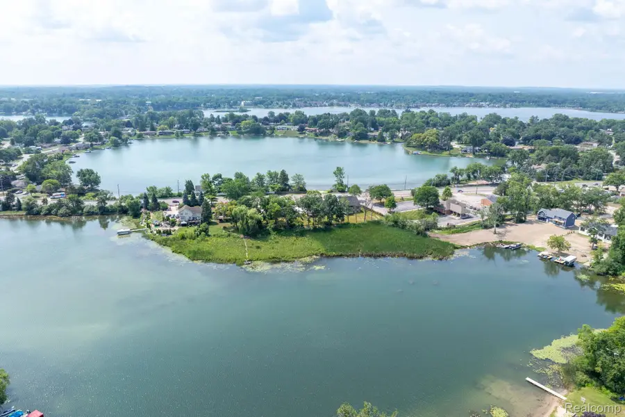 2936 W Walton Boulevard, Waterford, MI 48329 - #3