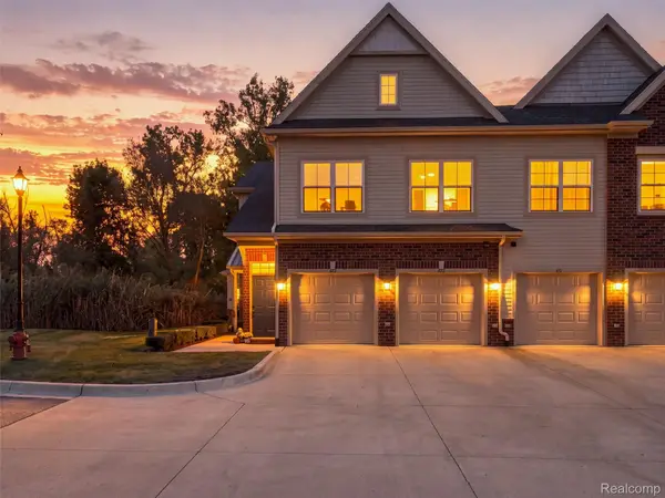 622 Pointe Drive, WalledLake, MI 48390