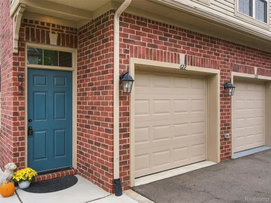 622 Pointe Drive, Walled Lake, MI 48390 - #2