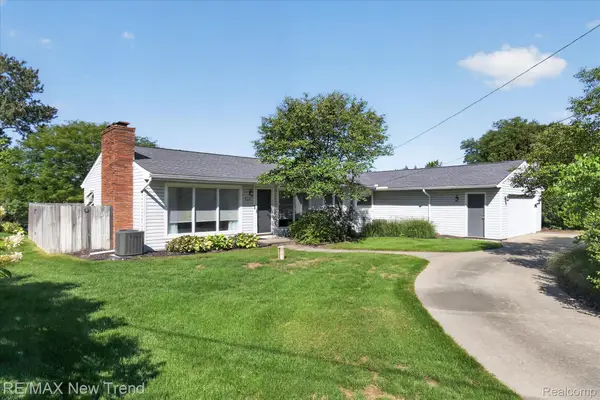 2529 S Commerce Road, WolverineLake, MI 48390